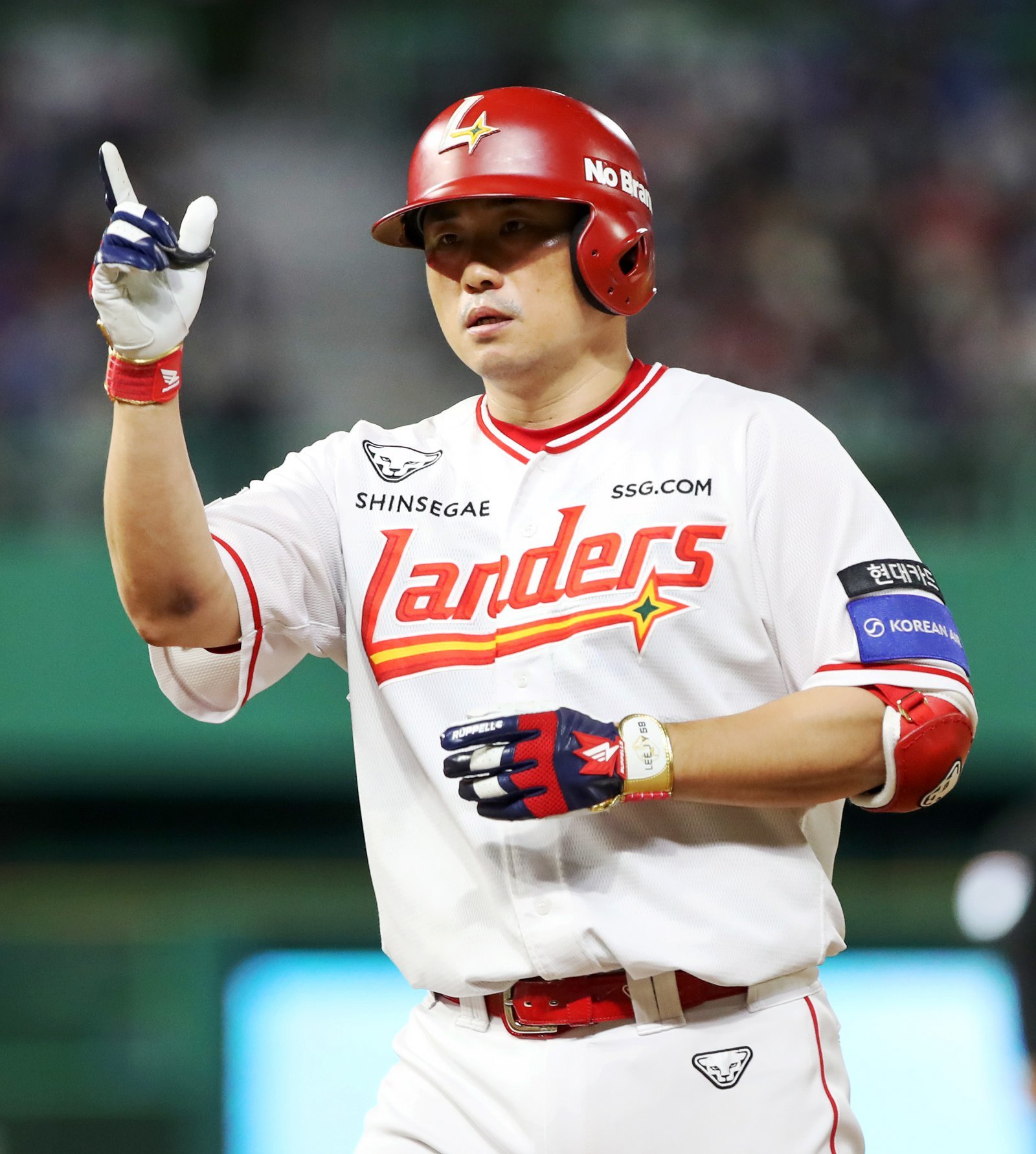 SSG 포수 이지영은 시즌 중반 햄스트링 부상으로 결장하며 조형우에게 주전 자리를 내줬다. 사진제공|SSG 랜더스