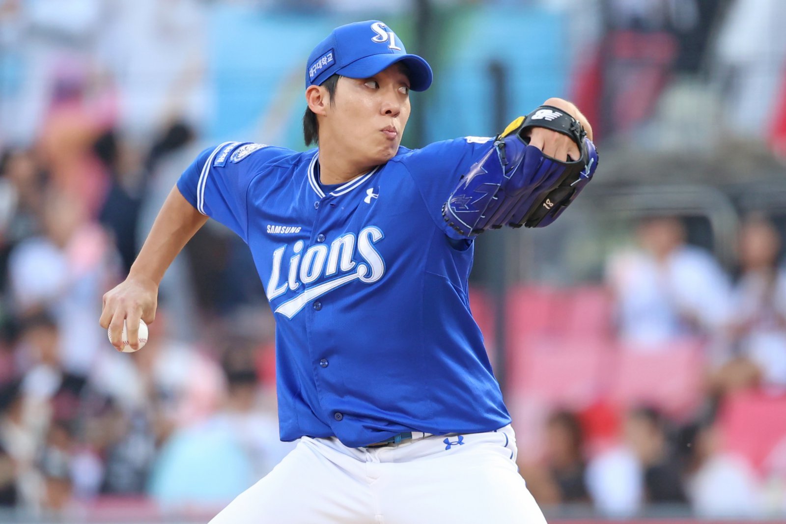 삼성 라이온즈 원태인의 가장 큰 강점은 꾸준함이다. 처음 풀타임 선발투수로 자리 잡은 2021년부터 변함없이 제 몫을 해내고 있다. 올 시즌에는 팀이 상승기류를 탄 상황에서 국내 에이스의 역할을 톡톡히 해내고 있다. 뉴시스