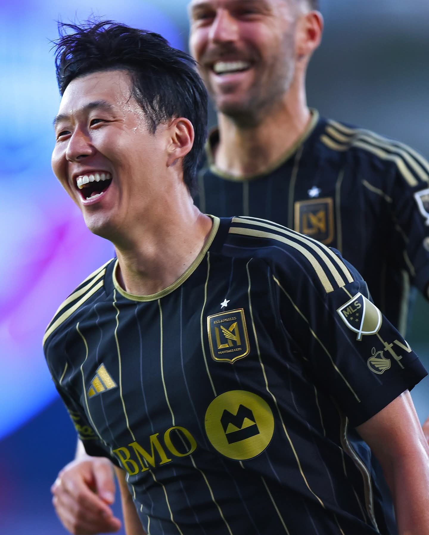 MLS 커미셔너가 LAFC 손흥민이 인터 마이애미 리오넬 메시와 비슷한 효과를 창출하고 있다고 평가한 가운데 LA타임즈는 그라운드에서의 영향력을 보다 확대하라는 조언을 칼럼에 실어 눈길을 끌었다. 사진출처|LAFC 페이스북