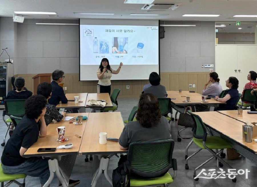 인천 동구, 기후위기·탄소중립 체험 프로그램를 진행하고 있다. 사진제공｜인천 동구청