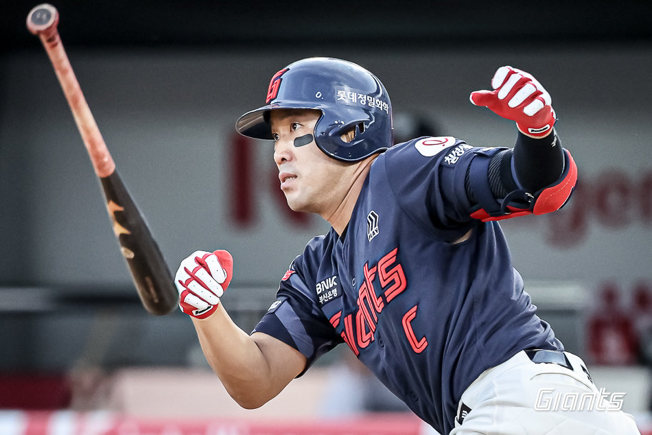 롯데 전준우가 3일 수원KT위즈파크에서 열린 KT전을 앞두고 타격 훈련을 시작했다. 사진제공｜롯데 자이언츠