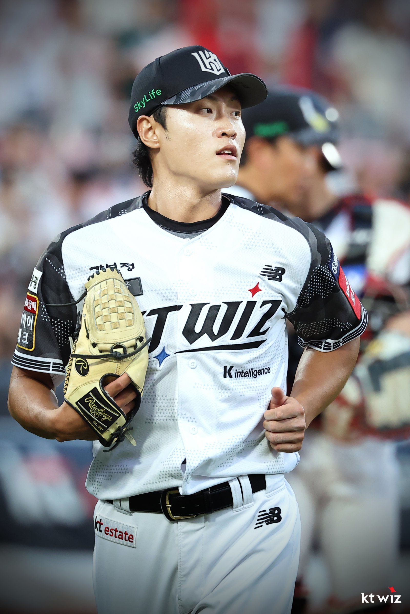 9월부터 시행된 확대 엔트리 5명을 야수로만 채운 이강철 KT 감독이 3일 수원 롯데전을 앞두고 좌완 불펜의 필요성에 대해 이야기했다. 이 감독은 “지금 (전)용주밖에 없다. 다만 타이트한 상황을 맡길 수 있을지 고민”이라고 말했다. 사진제공｜KT 위즈