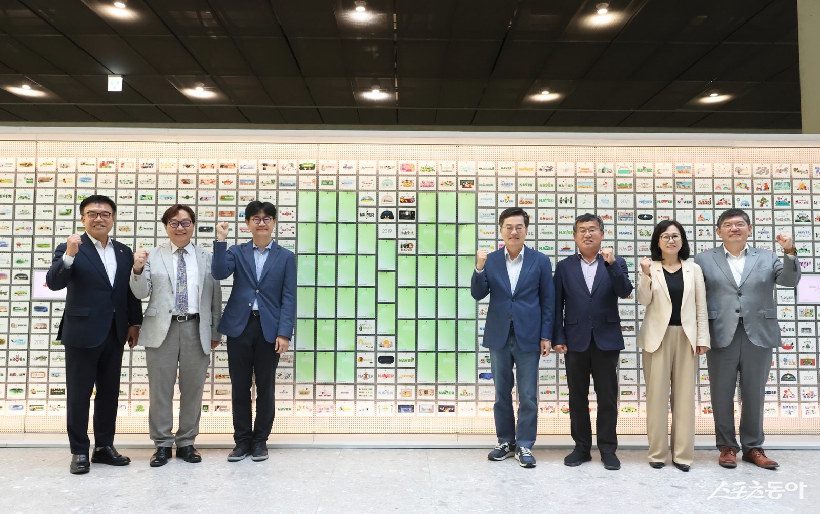 지난 3일 성남시 네이버 1784 본사에서 열린 경기도 기후위기대응위원회 제2차 전체회의에서 김동연 경기도지사는 “이번 주가 경기도 기후 슈퍼위크”라며 “도는 RE100, 기후펀드, 기후위성, 기후보험 등 대한민국에서 최초로 시행되는 기후 관련 사업이 많다”고 강조했다. 사진제공|경기도