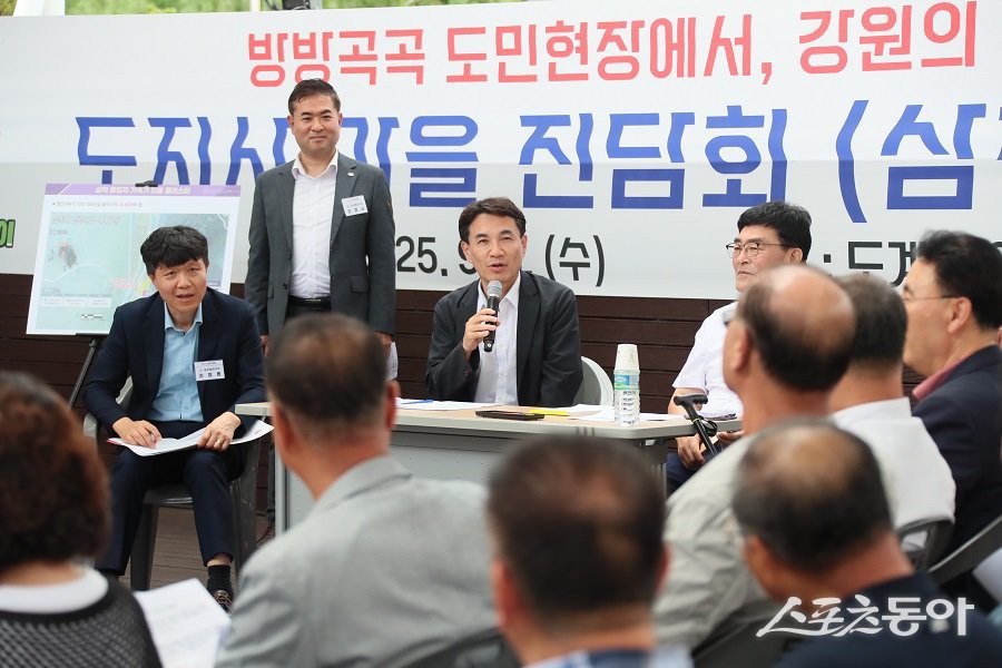 김진태 강원특별자치도지사는 지난 9월 3일 삼척시 도계읍 조기폐광지역 경제진흥사업 추진 현장을 방문해 사업 계획을 점검하고 주민들과 소통하는 시간을 가졌다. 사진제공｜강원도