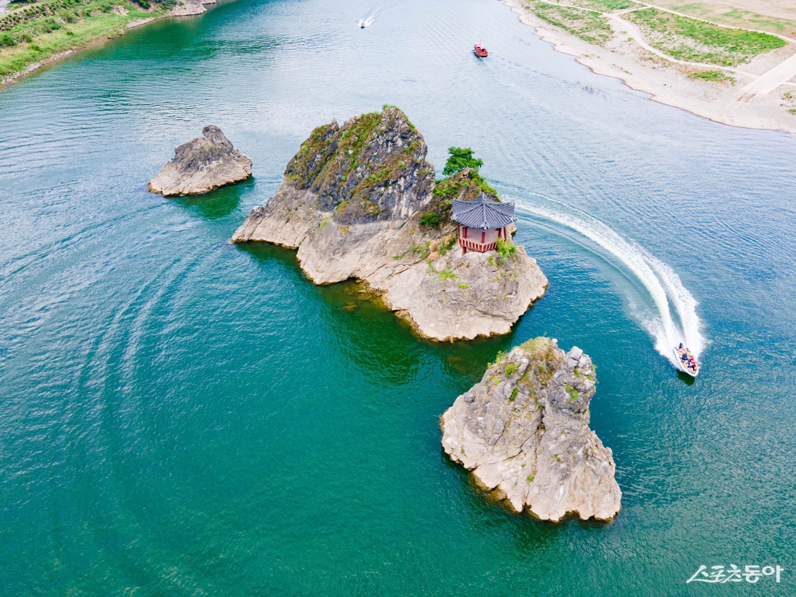 가을 문턱에 접어든 단양군이 사색과 감성을 충전할 수 있는 최적의 여행지로 주목받고 있다(도담삼봉 전경). 사진제공｜단양군