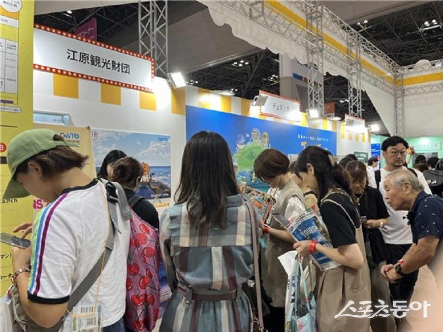 강원특별자치도와 강원관광재단은 오는 9월 5일부터 8일까지 말레이시아 쿠알라룸푸르에서 열리는 동남아시아 최대 국제 여행박람회 ‘마타 페어(MATTA FAIR)’에 참가해 강원 관광과 ‘2025-2026 강원 방문의 해’를 홍보한다고 밝혔다(관광재단 사업 박람회 모습). 사진제공｜강원관광재단