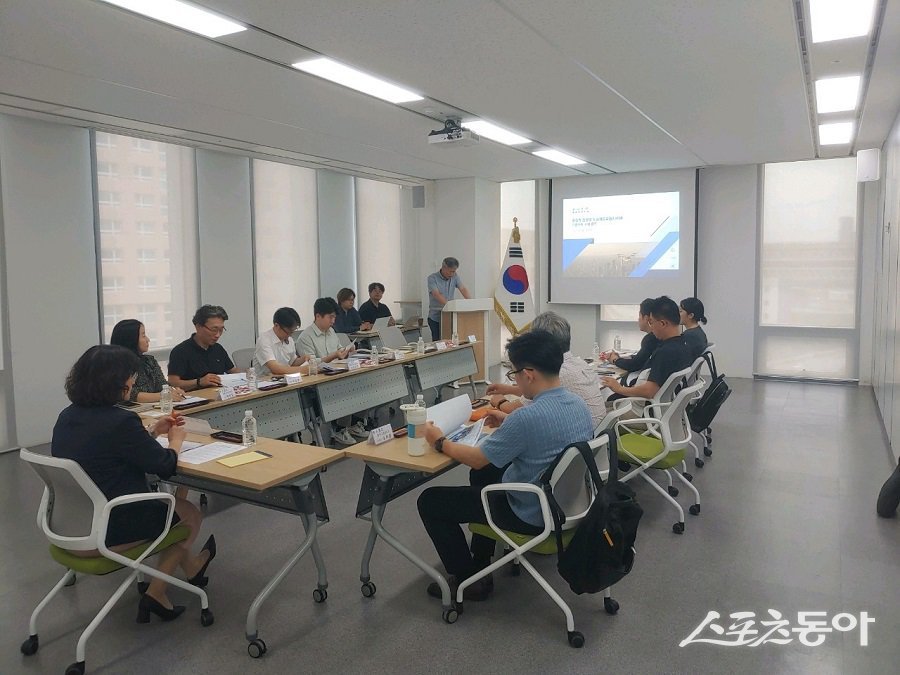 충청권이 차세대 교통수단으로 주목받는 도심항공교통(UAM) 도입을 위한 본격 행보를 시작했다(회의 모습). 사진제공｜충청광역연합