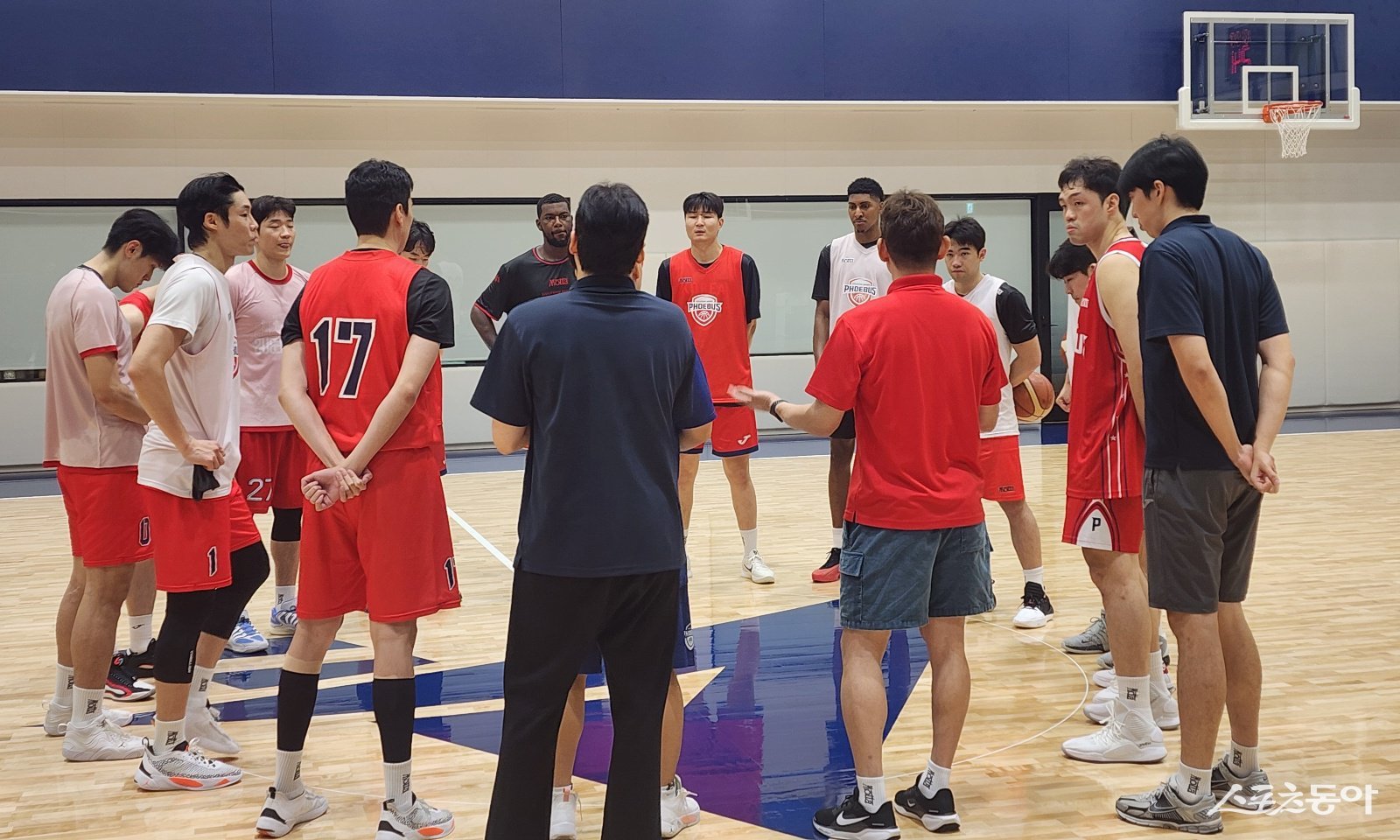 현대모비스 선수단은 다가오는 시즌 약체 평가를 뒤집고자 구슬땀을 흘리고 있다. 스포츠동아DB