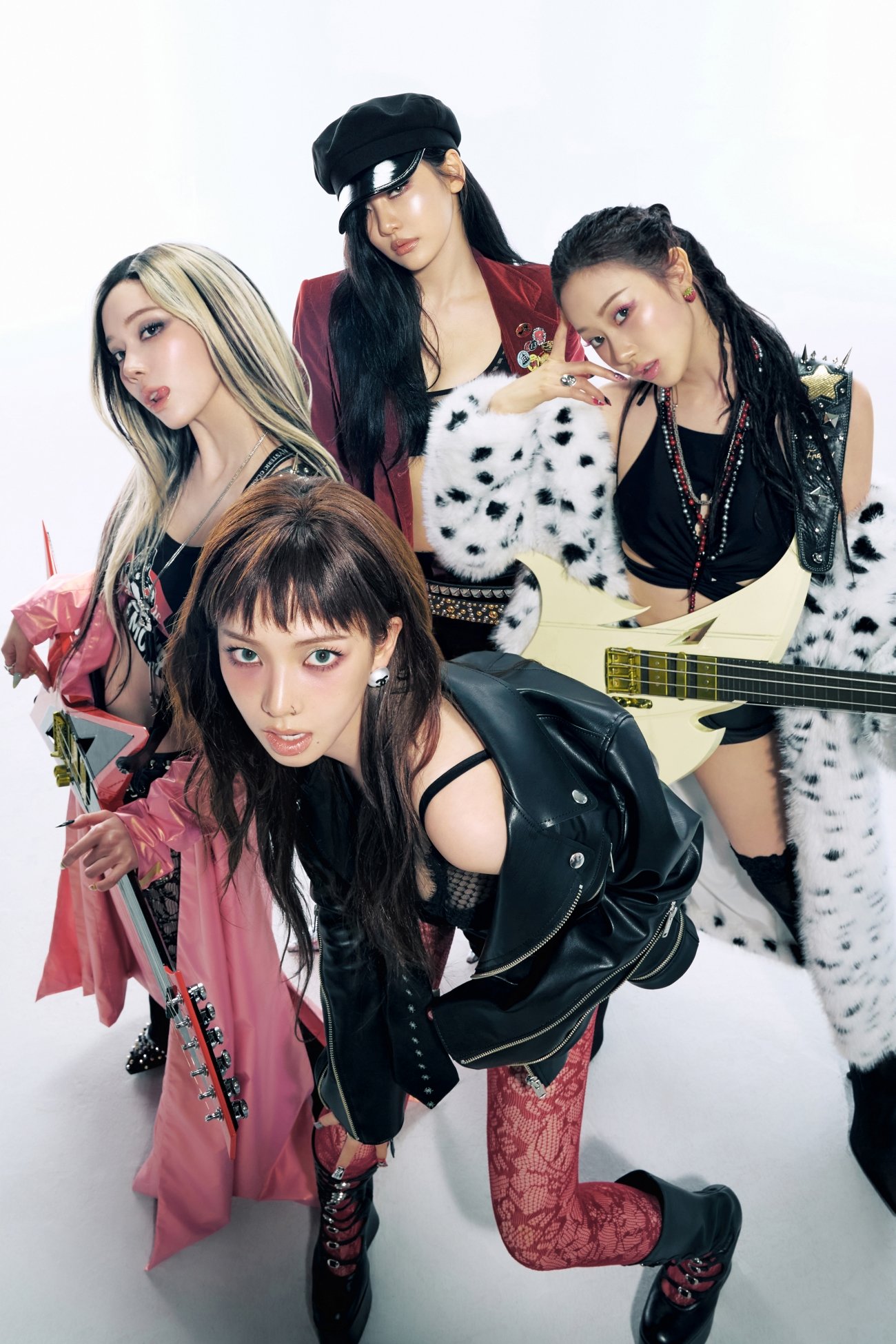 에스파가 여섯 번째 미니앨범 ‘Rich Man’을 발매하며 선주문만 111만 장을 돌파, 7연속 밀리언셀러에 도전한다. 타이틀곡 ‘Rich Man’을 비롯한 6곡과 강렬한 퍼포먼스, 뮤직비디오를 통해 한층 업그레이드된 음악적 스펙트럼을 선보일 예정이다. 사진제공| SM엔터테인먼트