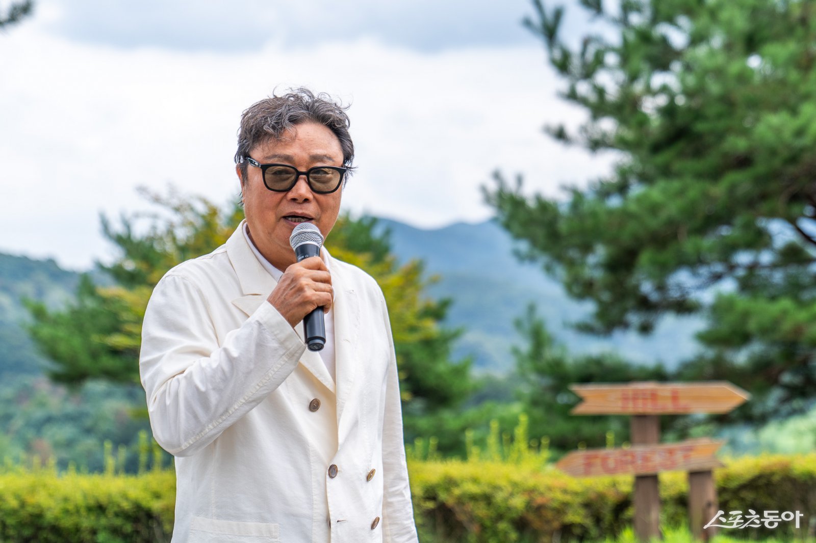 13회 가수 남진 동문이 인사말을 하고 있다 사진제공ㅣ목포중고등학교총동문회