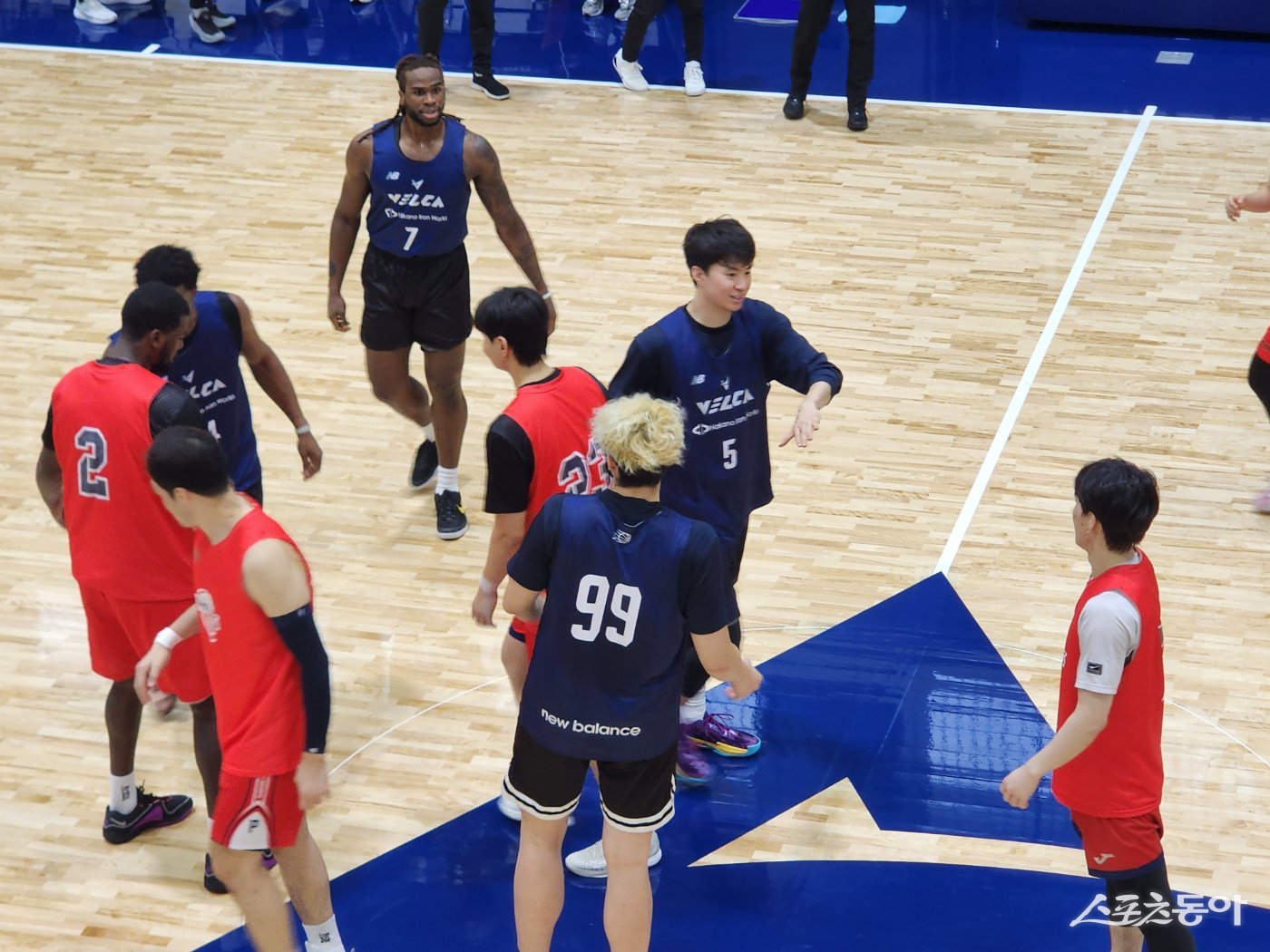 현대모비스는 5일 일본 나가사키 해피니스 아레나 보조 경기장에서 열린 나가사키와 연습경기에서 70-72로 석패했다. 그러나 양동근 감독은 만족하지 않고, 팀이 나아갈 방향을 짚었다. 나가사키(일본)|박정현 기자 pjh60800@donga.com