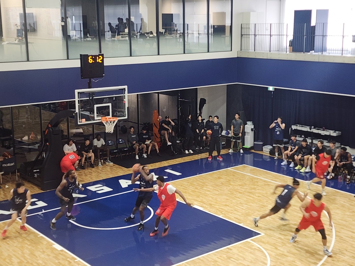 현대모비스는 5일 일본 나가사키 해피니스 아레나 보조 경기장에서 열린 나가사키와 연습경기에서 70-72로 석패했다. 그러나 양동근 감독은 만족하지 않고, 팀이 나아갈 방향을 짚었다. 나가사키(일본)|박정현 기자 pjh60800@donga.com