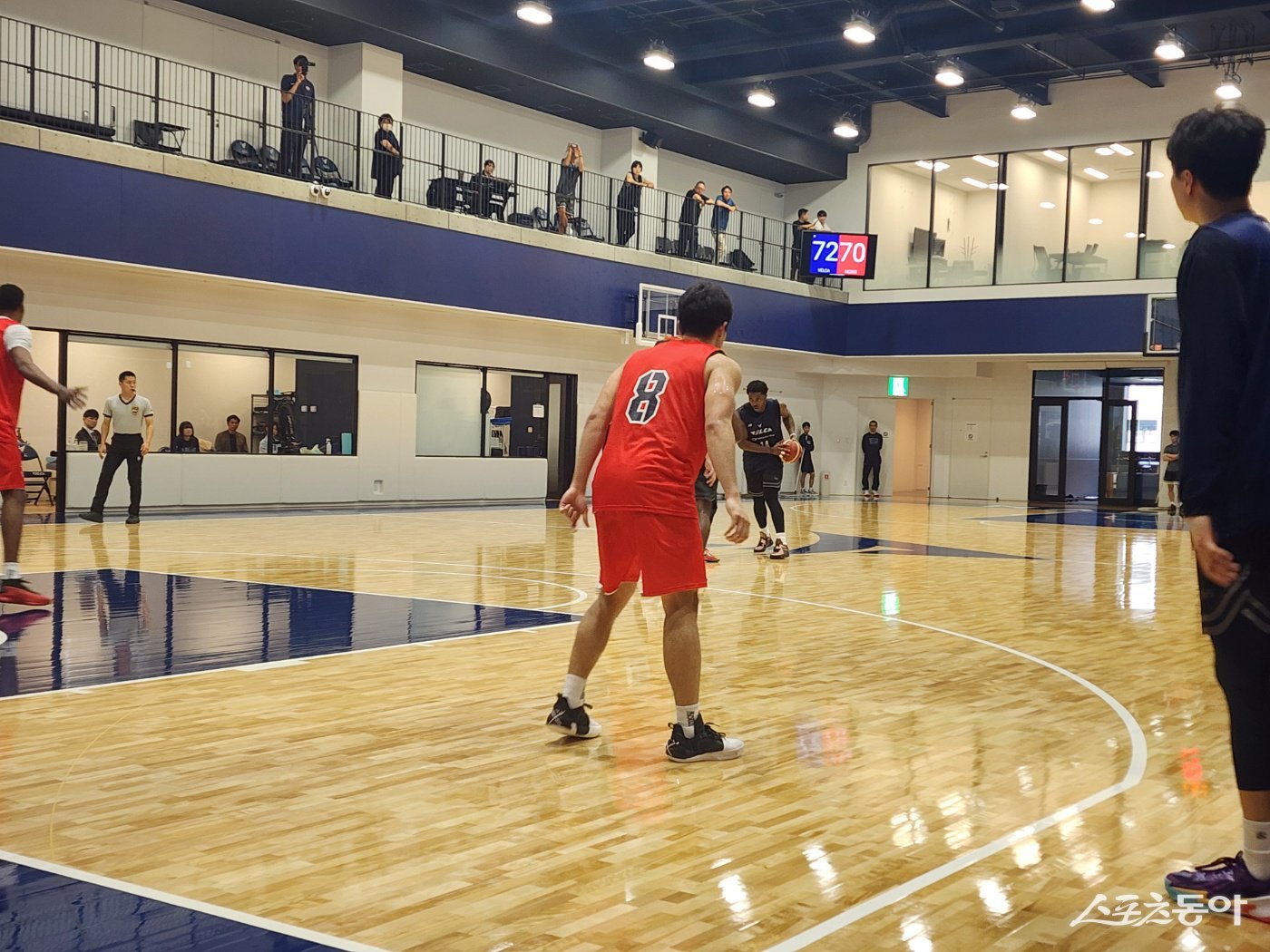 현대모비스는 5일 일본 나가사키 해피니스 아레나 보조 경기장에서 열린 나가사키와 연습경기에서 70-72로 석패했다. 그러나 양동근 감독은 만족하지 않고, 팀이 나아갈 방향을 짚었다. 나가사키(일본)|박정현 기자 pjh60800@donga.com