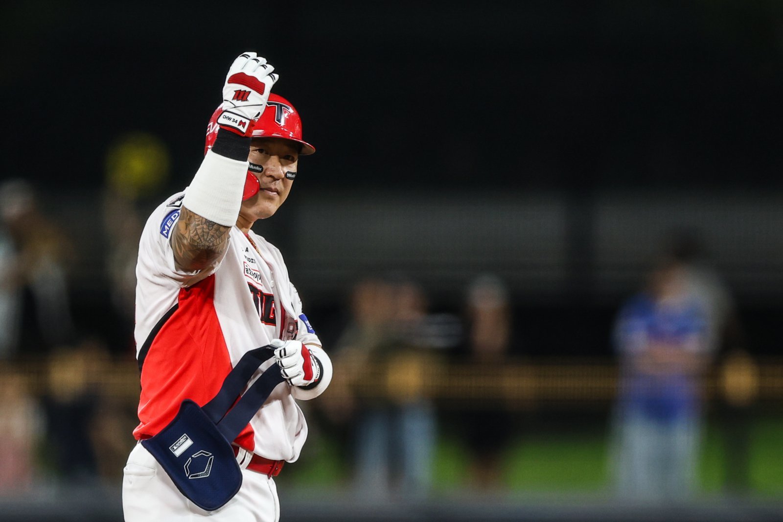 KIA 최형우는 6일 창원 NC전에 4번 지명타자로 선발출전하면서 강민호(삼성)와 최정(SSG)에 이어 KBO 역대 3번째 2300경기 출장 기록을 만들었다. 올해로 18시즌 연속 세 자릿수 출전 기록을 달성하며 철인의 체력을 자랑하고 있다. 사진제공|KIA 타이거즈