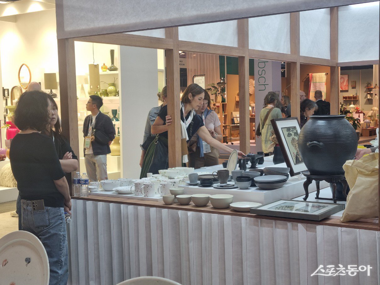 여주시는 9월 4일부터 8일까지 프랑스 파리 노르빌뺑드 전시장에서 열리는 ‘2025 메종&오브제(MAISON&OBJET PARIS 2025)’에 참가해 한국 현대 도자기의 예술성과 가치를 국제 무대에 선보인다고 밝혔다. 사진제공|여주시