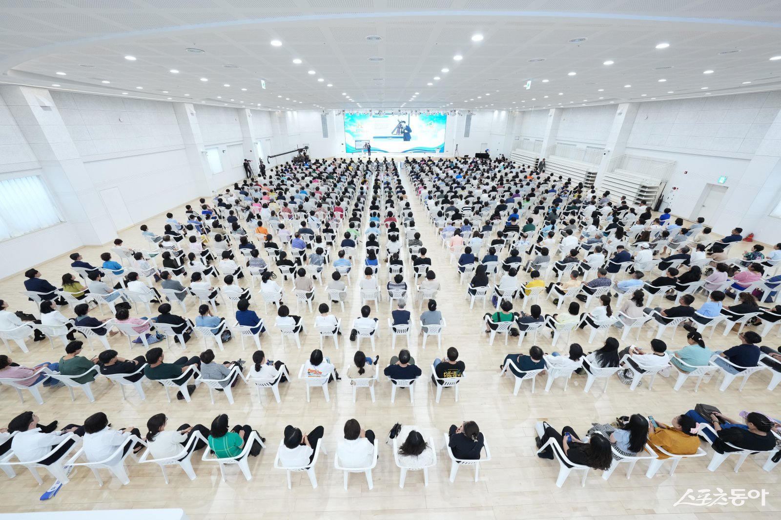 지난 6일 신천지예수교회 부산야고보지파가 마산교회에서 지역 목회자, 신앙인 등을 대상으로 ‘말씀대성회’를 개최한 가운데 참석자들이 강의를 듣고 있다. (사진제공=신천지예수교회 부산야고보지파)