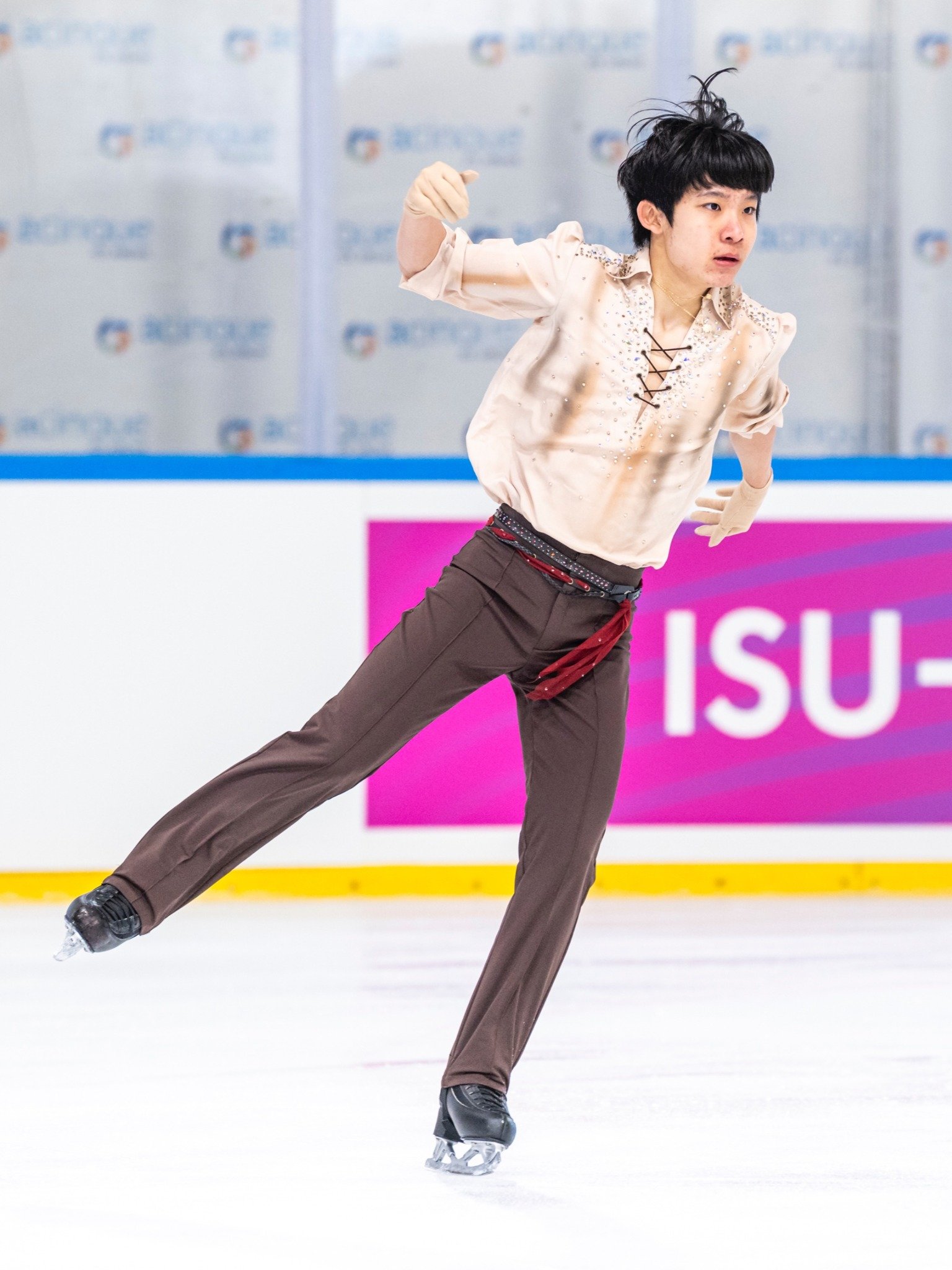 대한민국 피겨스케이팅 남자 싱글 기대주 최하빈이 6일(한국시간) 이탈리아 바레세에서 열린 ISU 주니어 그랑프리 3차 대회 남자 싱글 프리스케이팅에서 한국 선수 최초로 쿼드러플 러츠 점프를 성공하며 은메달을 따냈다. 사진출처|ISU SNS 캡처