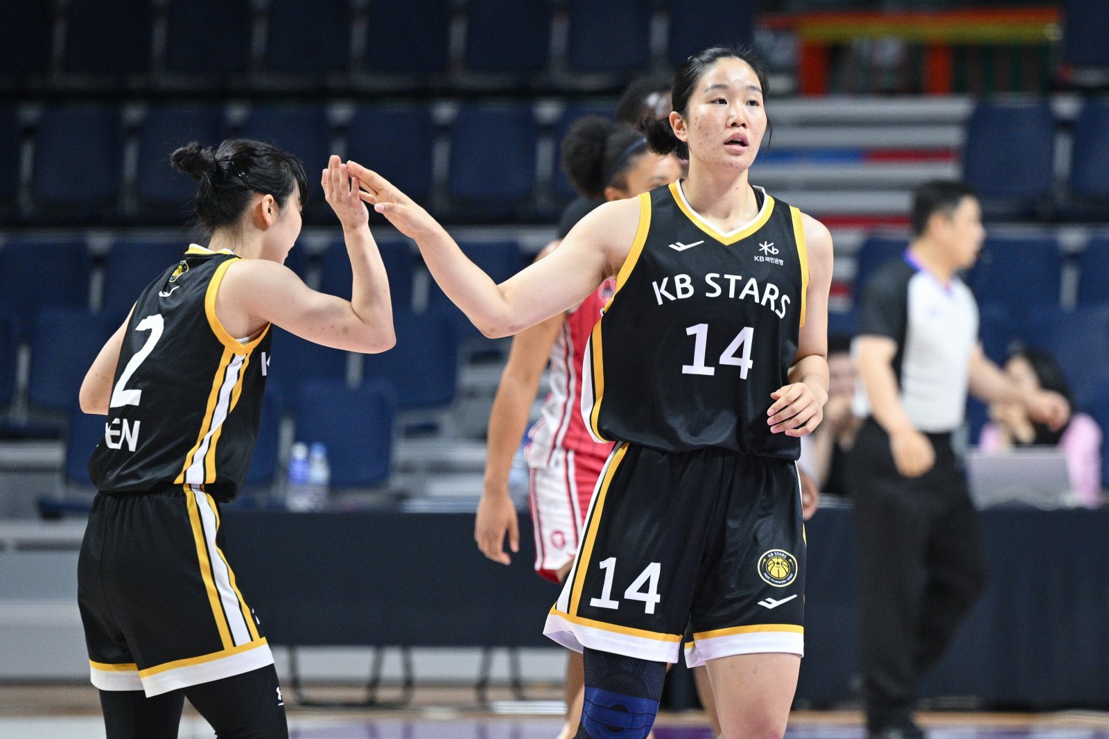 KB스타즈 송윤하(오른쪽)와 허예은. 사진제공|WKBL