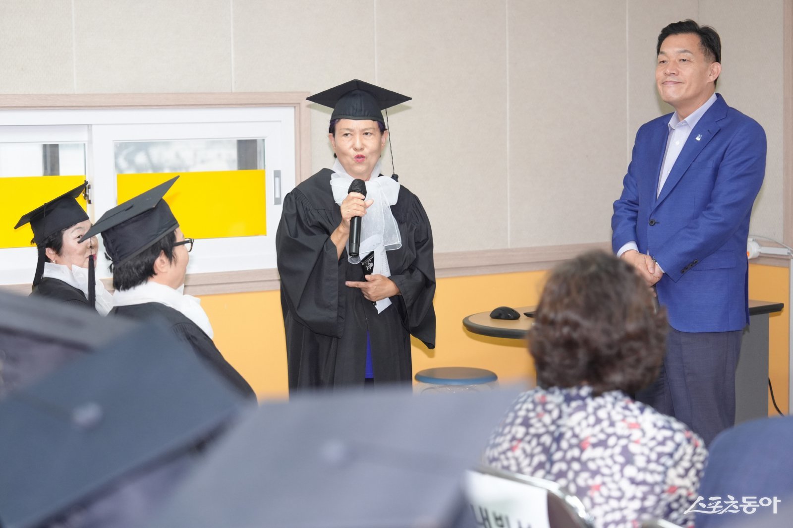 수원제일평생학교 졸업생이 소감을 발표하고 있다. 사진제공|수원시