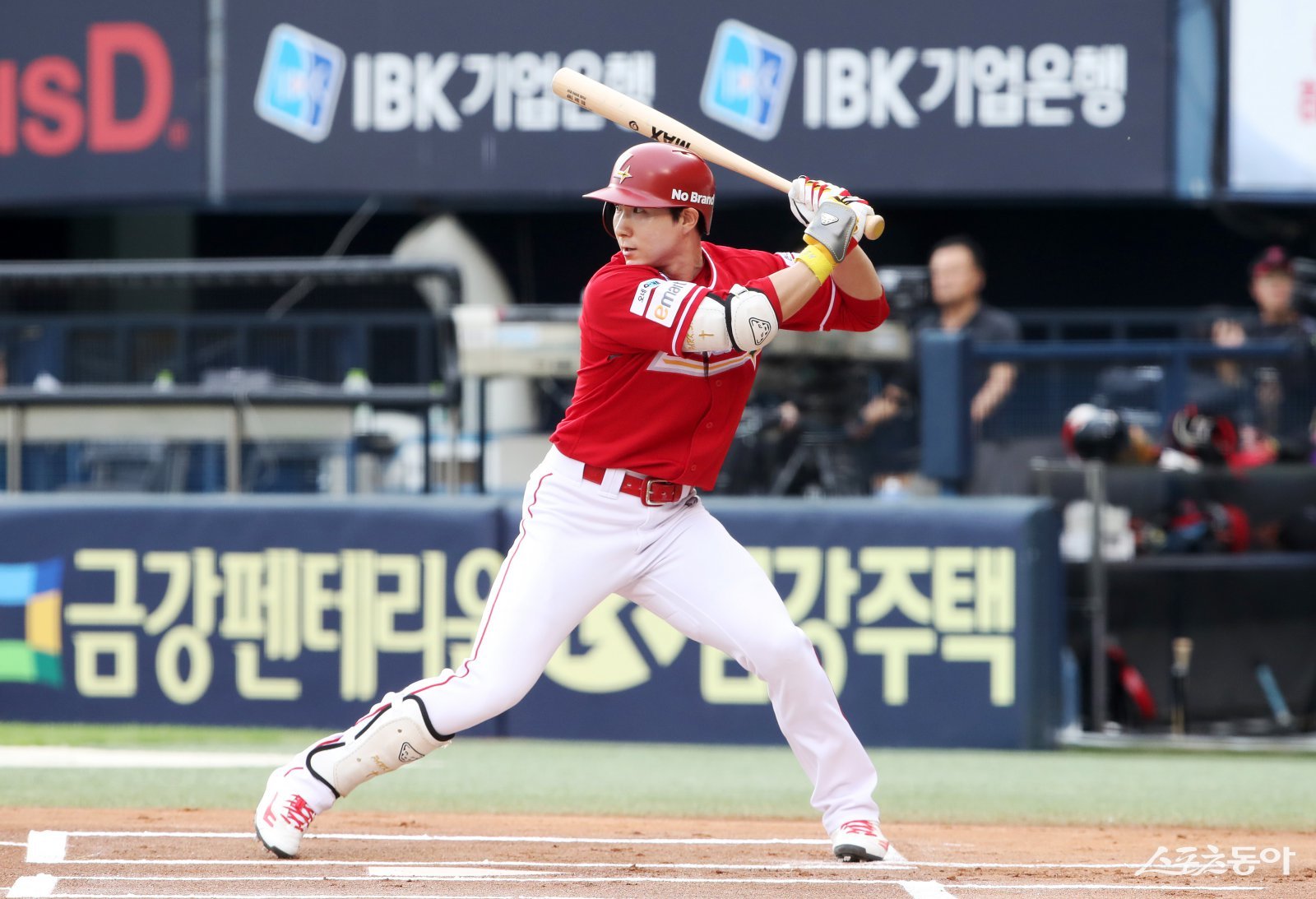 SSG 박성한이 7일 잠실구장에서 열린 LG와 원정경기 도중 타격 자세를 취하고 있다. 사진제공|SSG 랜더스