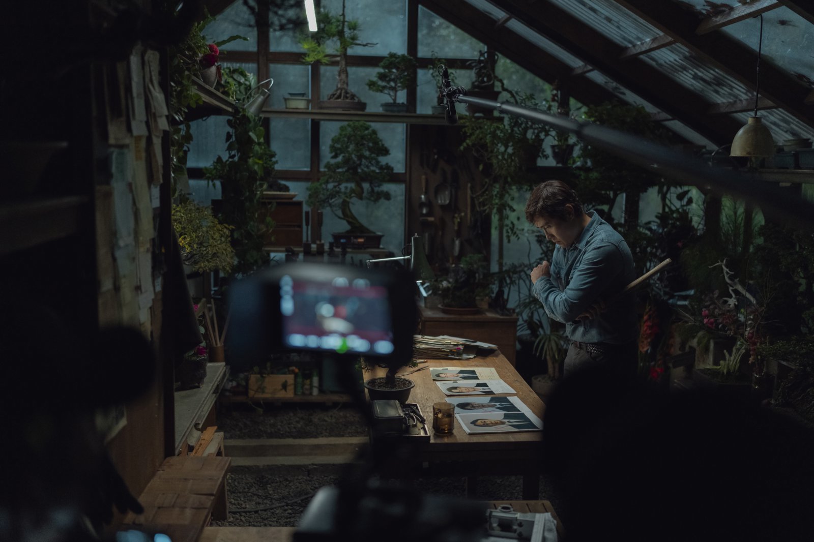 박찬욱 감독의 신작 ‘어쩔수가없다’가 공간, 음악, 분장의 세밀한 디테일을 통해 독창적인 영화 세계를 구축하며 전세계 영화 팬들의 기대감을 끌어올리고 있다. 사진제공 | CJ ENM