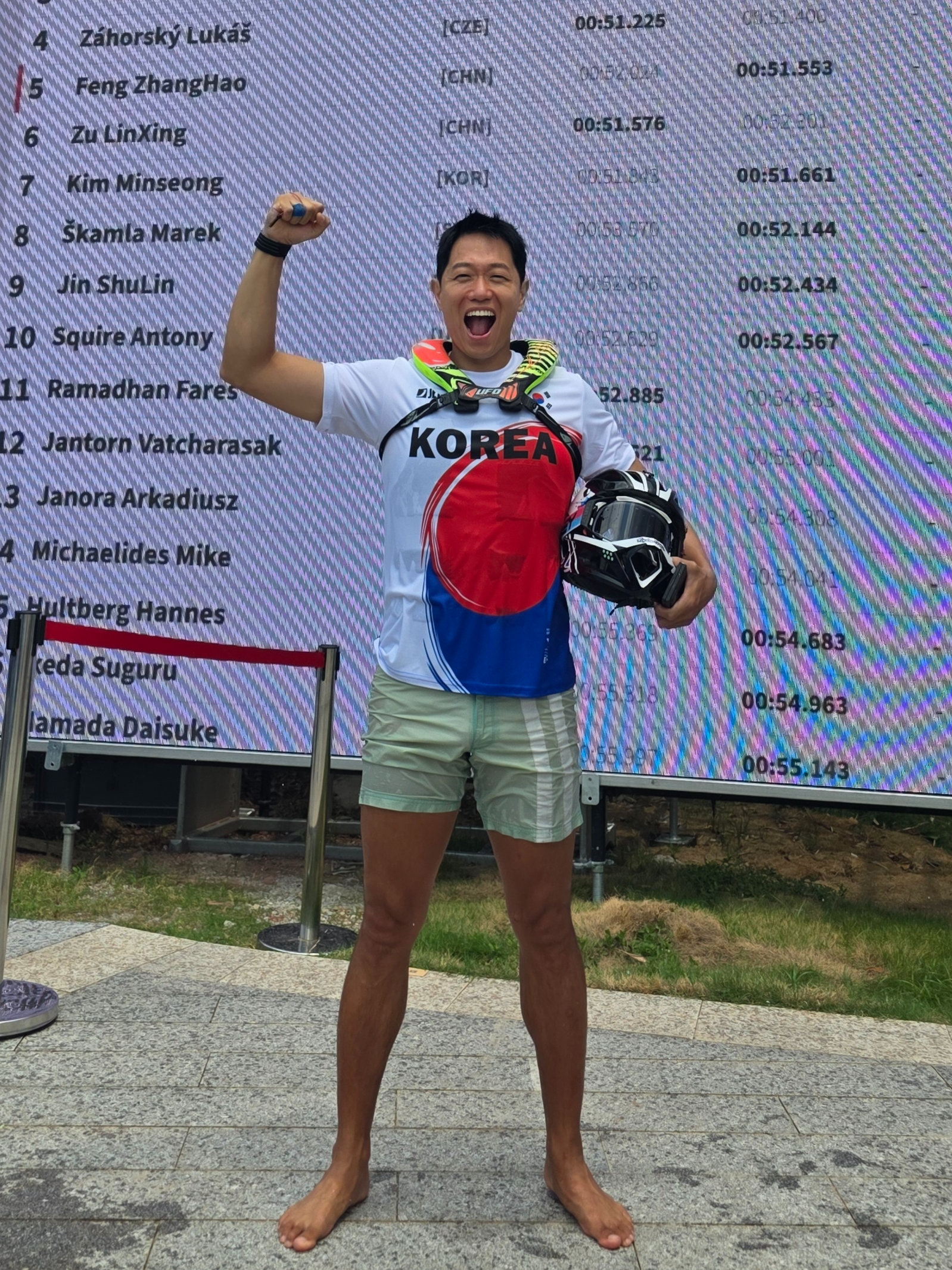 ‘2025 제 12회 청두 월드게임 모토서프 대회’ 예선 1위 후 세레모니 중인 김다운.