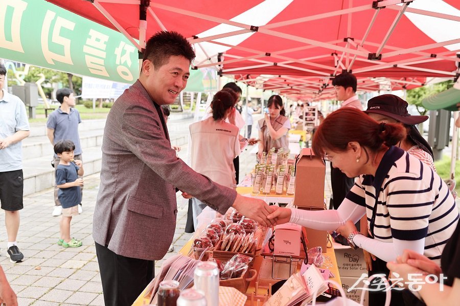 인천 중구, 2025 영종국제도시 하반기 별빛광장 플리마켓을 진행했다. 사진제공｜인천 중구청