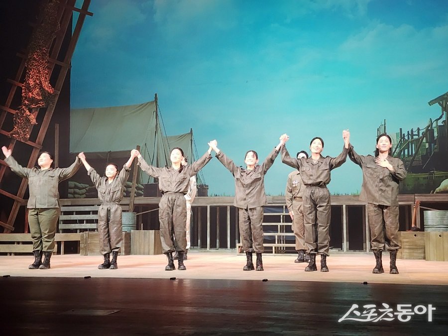 (재)인천중구문화재단이 제작한 뮤지컬 ‘켈로’가 관객들의 뜨거운 박수갈채를 받았다. 사진제공|박미정기자