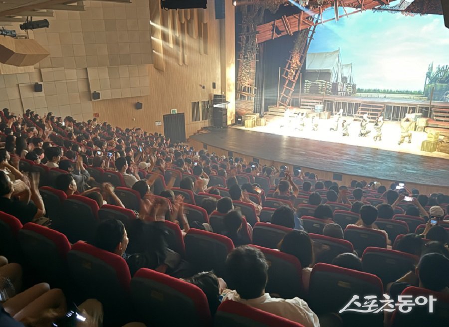 (재)인천중구문화재단이 제작한 뮤지컬 ‘켈로’가 관객들에게 깊은 울림과 감동을 선사했다. 사진제공|박미정기자