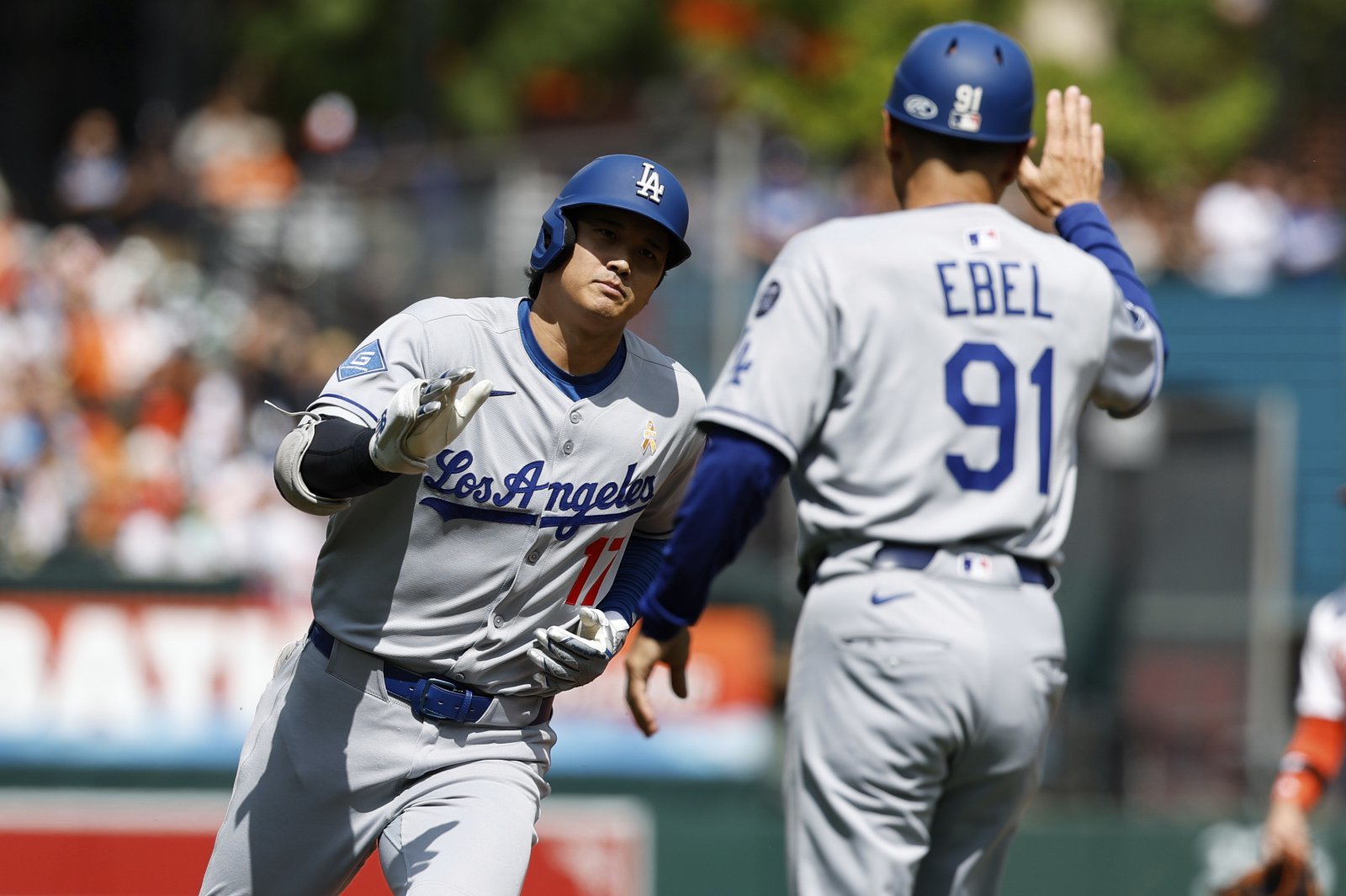 다저스 오타니(왼쪽)는 8일(한국시간) 볼티모어전에서 1번 지명타자로 선발출전했다. NPB 드래프트 동기였던 스가노에게 멀티포를 터트리며 5연패 탈출에 힘을 보탰다. 볼티모어(미 메릴랜드주)|AP뉴시스