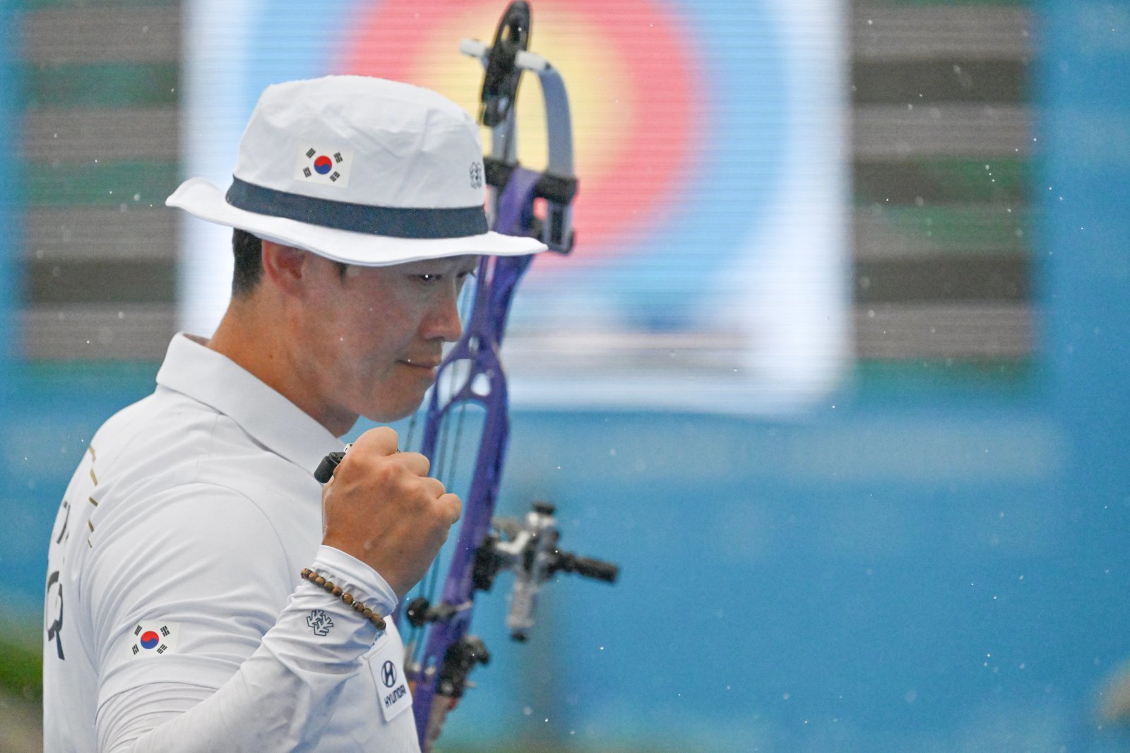 최용희는 8일 광주국제양궁장에서 열린 2025세계양궁선수권대회 나흘째 컴파운드 남자 개인전 동메달결정전에서 커티스 브로드낙스(미국)를 146-145로 꺾고 동메달을 목에 걸었다. 이번 대회 대표팀이 거둔 첫 메달이다. 광주｜뉴시스