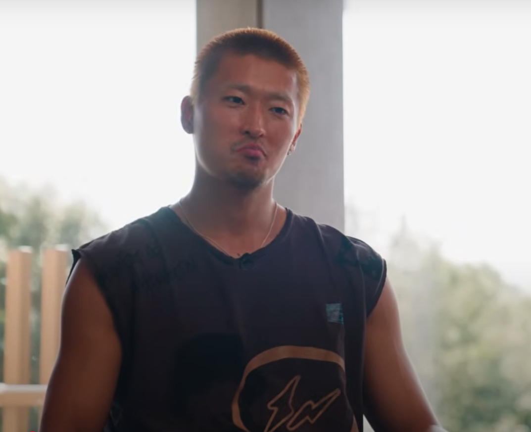 ‘카타르 스타’ 조규성은 올 시즌 자신을 괴롭힌 오른쪽 무릎 합병증을 딛고 다시 날개를 펴고 있다. 탄탄대로를 열었던 와중에 한 시즌을 통으로 날렸지만, 하루빨리 복귀 골을 터트려 몸과 정신 모두 종전보다 강해진 모습을 보여주겠다는 의지다. 사진출처│미트윌란 유튜브