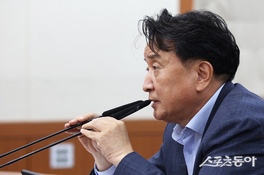 김 지사는 “이번 주 개막하는 영동세계국악엑스포와 다음 주 열리는 제천국제한방엑스포는 충북의 양대 축제로, 도정 역량이 집중돼야 하는 중요한 행사”라며 “엑스포의 성공 개최를 위해 최선을 다해 달라”고 당부했다(김영환 충북도지사). 사진제공｜충북도