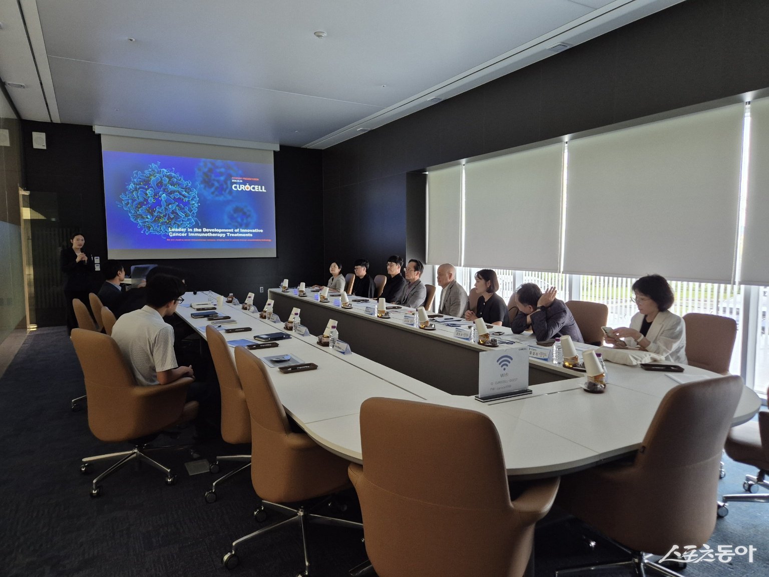 지난 9일, 글로벌 바이오헬스 전문지 ‘바이오센추리’ 데이비드 플로스 대표가 대전을 방문해 대덕특구 연구기관과 바이오 선도기업 현장을 둘러보고 이장우 시장과 면담을 진행했다. 사진제공|대전시