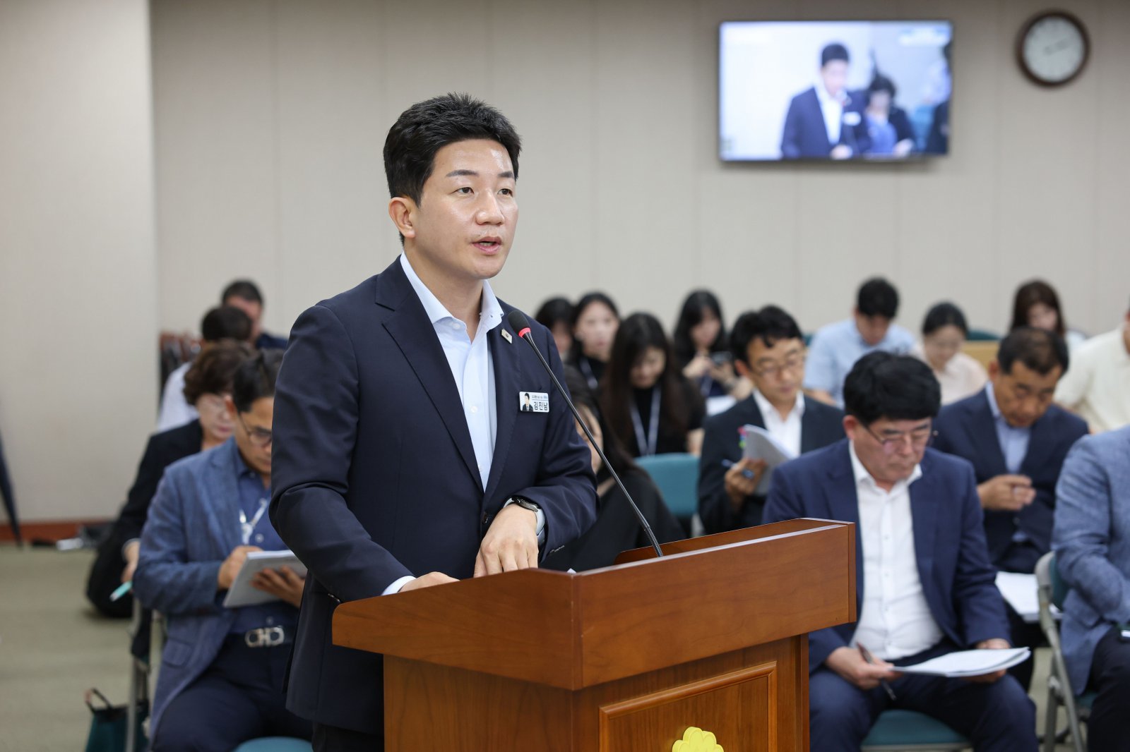 김진남 전남도의원이 10일 전라남도의회 제393회 임시회 교육위원회에서 ‘전라남도교육청 학습준비물 지원 조례안’을 대표 발의했다. 사진제공=전남도의회