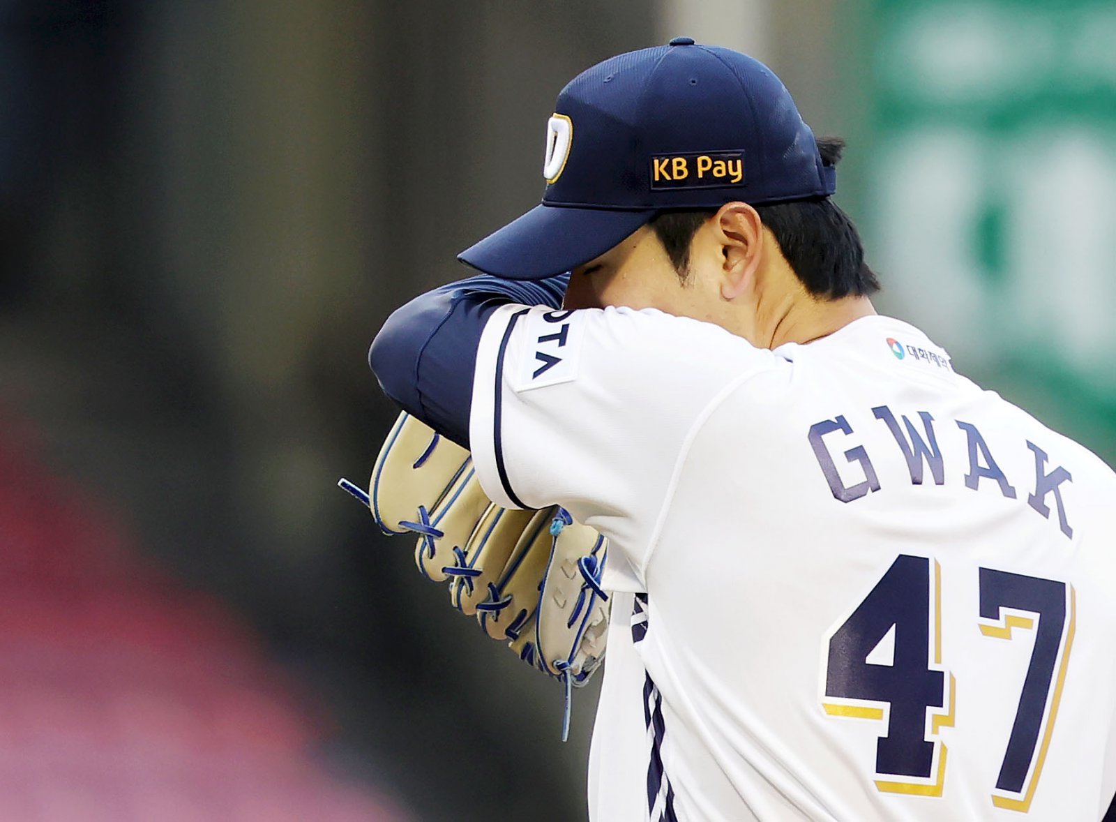 두산 곽빈은 데뷔 이후 최고의 구위를 가지고 있지만, 후반기 9경기에서 ERA 4.82로 부진하다. 그에게는 상대를 효과적으로 제압할 수 있는 피칭 디자인이 필요하다.｜뉴시스