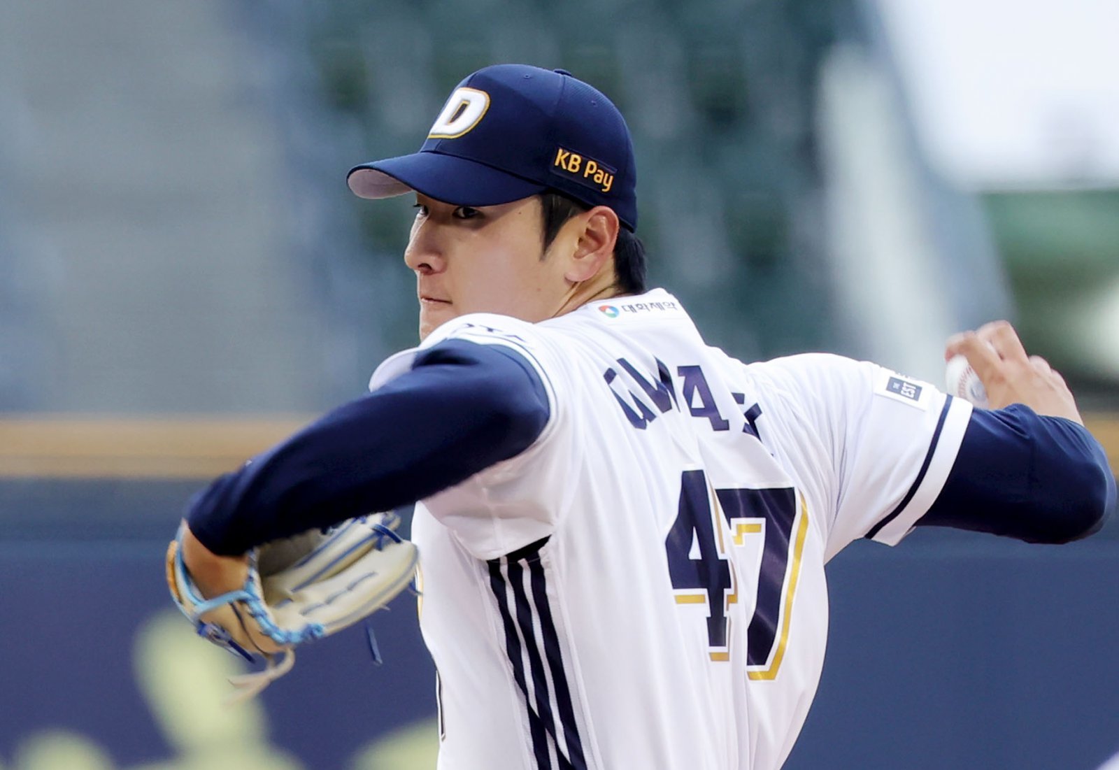 두산 곽빈은 데뷔 이후 최고의 구위를 가지고 있지만, 후반기 9경기에서 ERA 4.82로 부진하다. 그에게는 상대를 효과적으로 제압할 수 있는 피칭 디자인이 필요하다.｜뉴시스