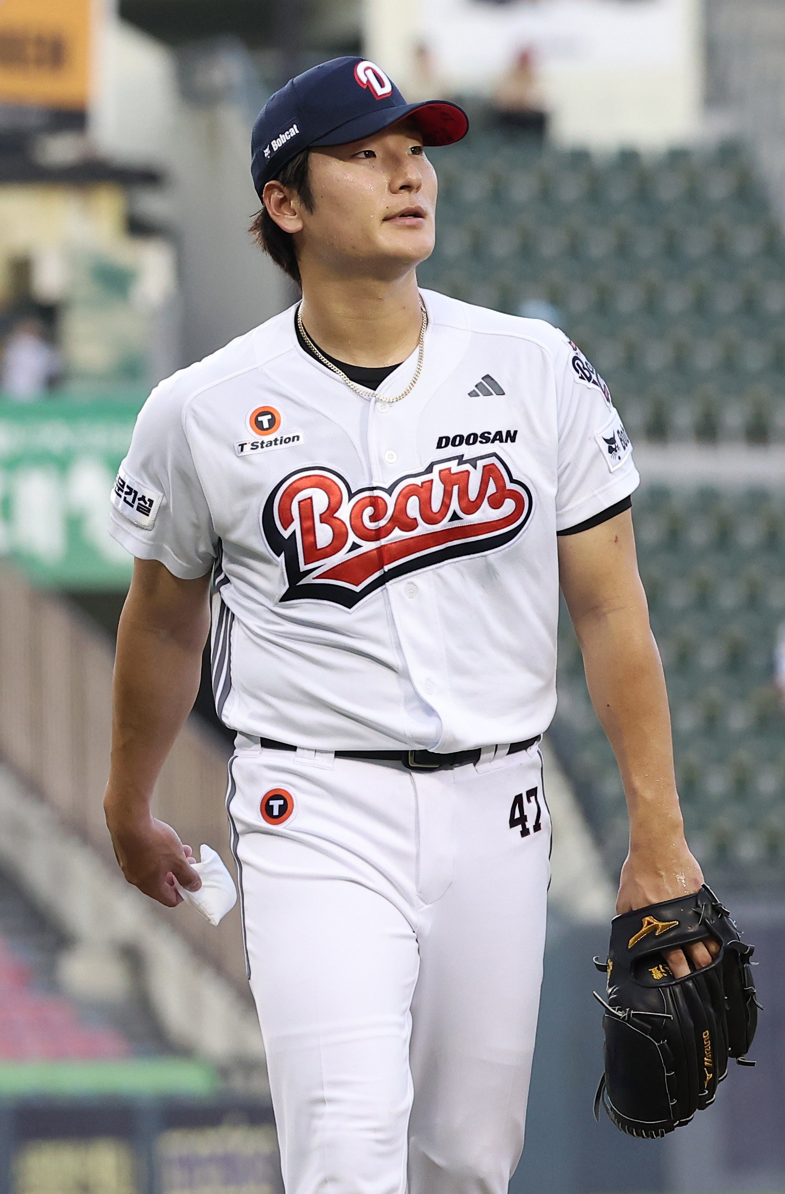 두산 곽빈은 데뷔 이후 최고의 구위를 가지고 있지만, 후반기 9경기에서 ERA 4.82로 부진하다. 그에게는 상대를 효과적으로 제압할 수 있는 피칭 디자인이 필요하다.｜뉴시스