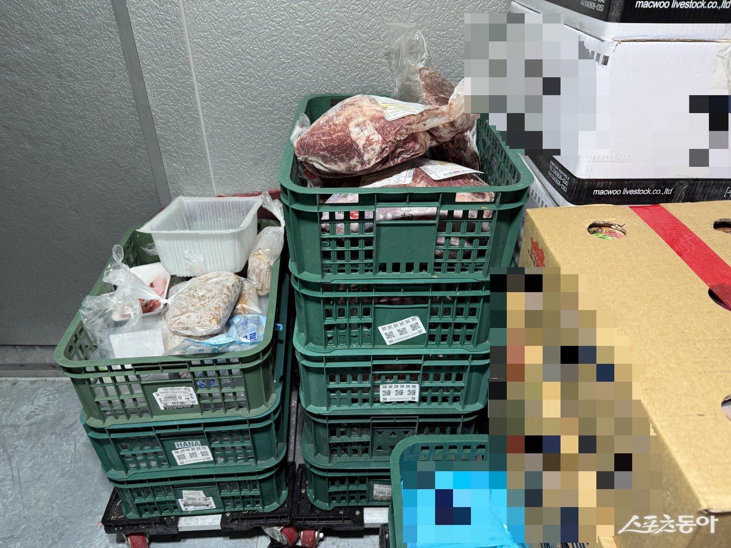 대전시는 여름철 축산물 부패·변질로 인한 식중독 우려가 높아짐에 따라 7~8월 두 달간 기획수사를 벌여 ‘축산물 위생관리법’ 등을 위반한 업체 6곳을 적발했다(단속 모습). 사진제공｜대전시