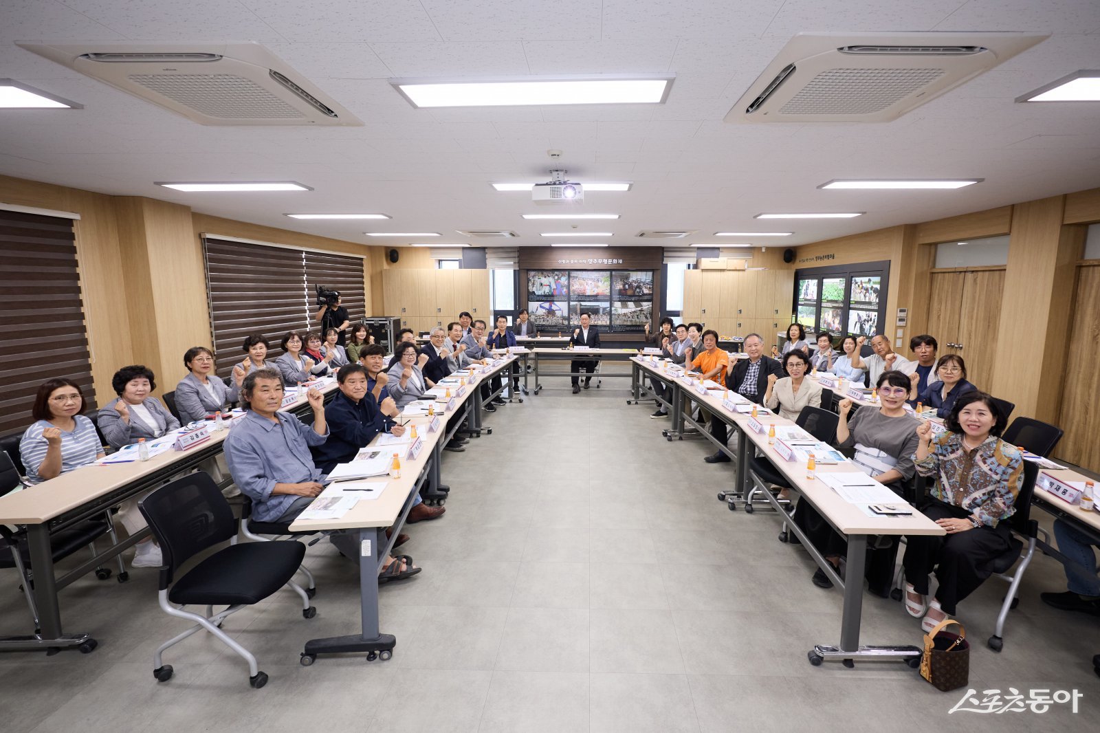양주시는 지난 9일 양주시종합관광안내센터 교육장에서 문화관광 기관‧단체 관계자들과 함께 ‘양주문화관광재단 설립 민‧관 소통 간담회’를 하고 있다. 사진제공ㅣ양주시