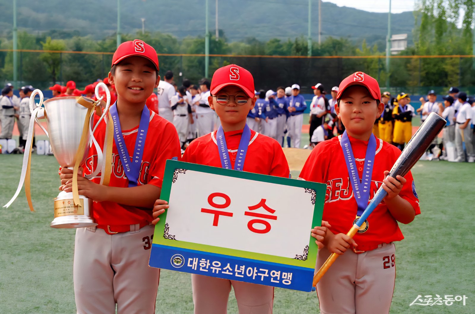 제22회 대한유소년야구연맹 회장배 전국유소년야구대회 겸 상반기 왕중왕전 U-13 청룡에서 우승한 세종시유소년야구단. 사진제공｜대한유소년야구연맹
