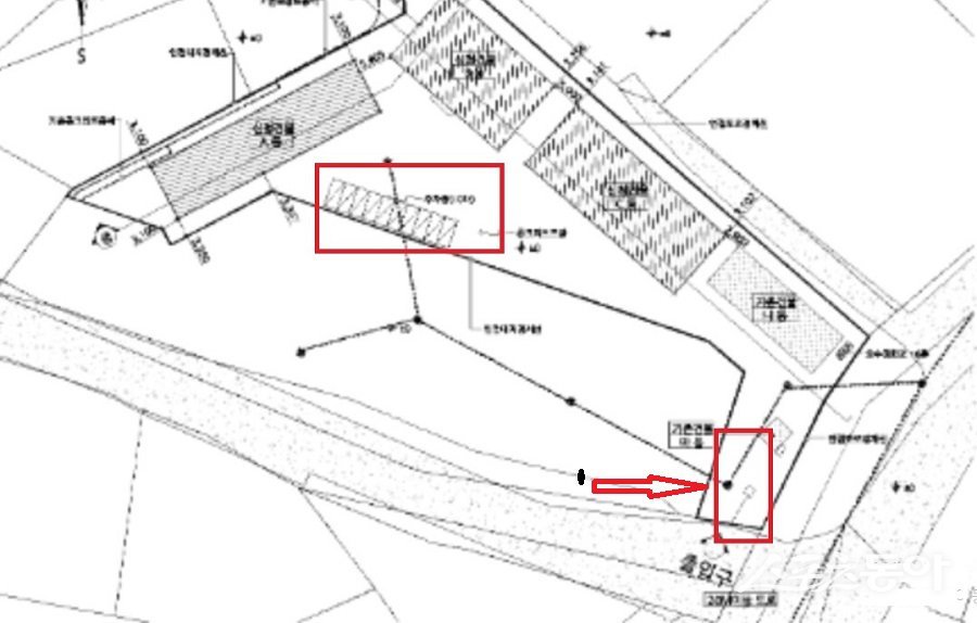 경기도 화성시 정남면 문학리 721-37번지 일대에서 폐아스콘을 생산하는 H아스콘사(건축물 현황도). 사진제공|공익 제보자