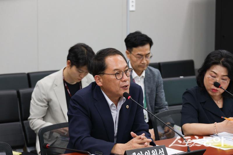 경기도의회 교육기획위원회 안광률 위원장(더불어민주당, 시흥1)이 대표발의한 ‘경기도립 학교운영위원회 설치·운영 조례 일부개정조례안’이 지난 10일 교육행정위원회 안건 심사를 통과했다. 사진제공|경기도의회