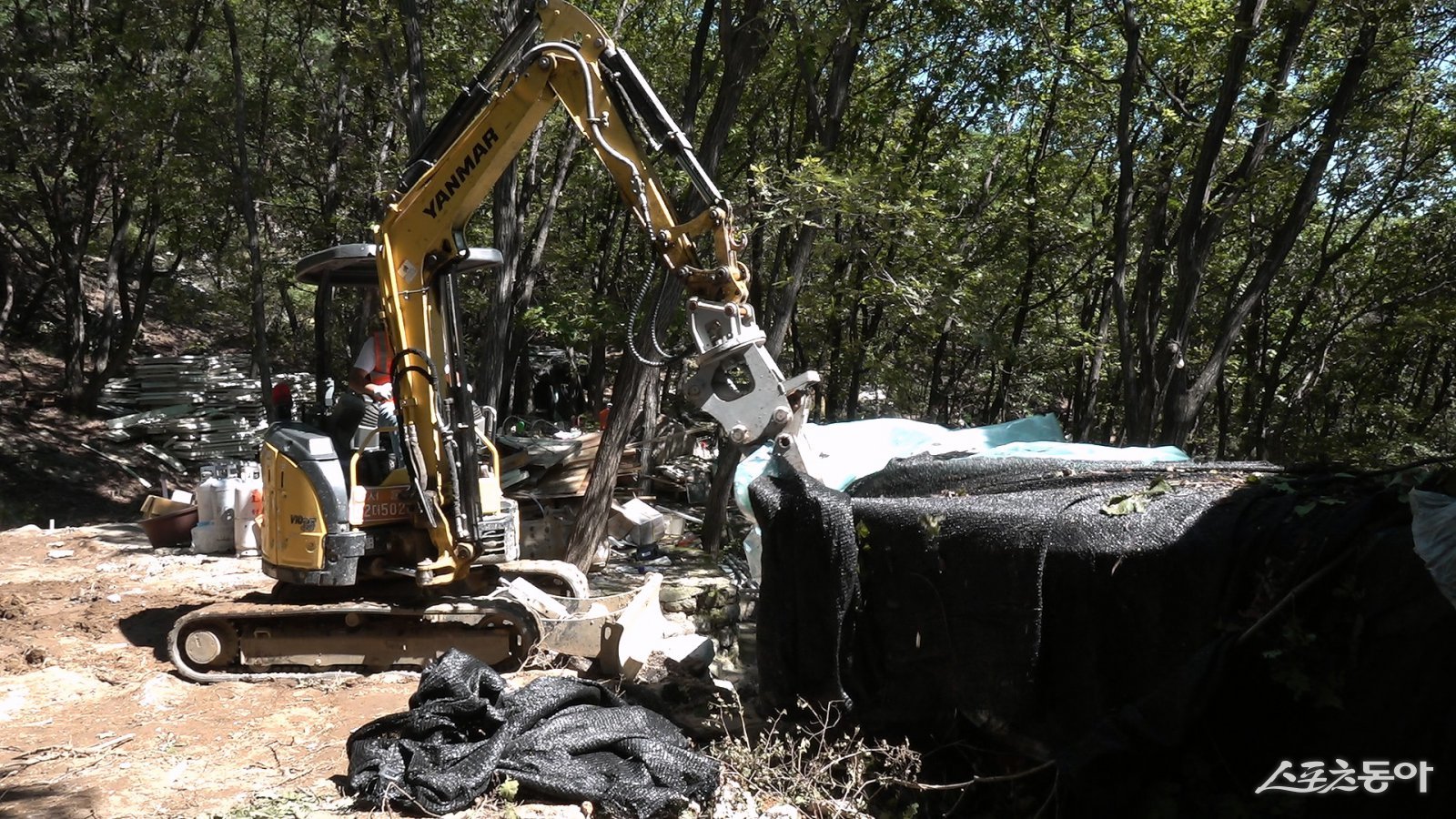 포크레인 작업 중인 철거 현장. 사진제공ㅣ남양주시