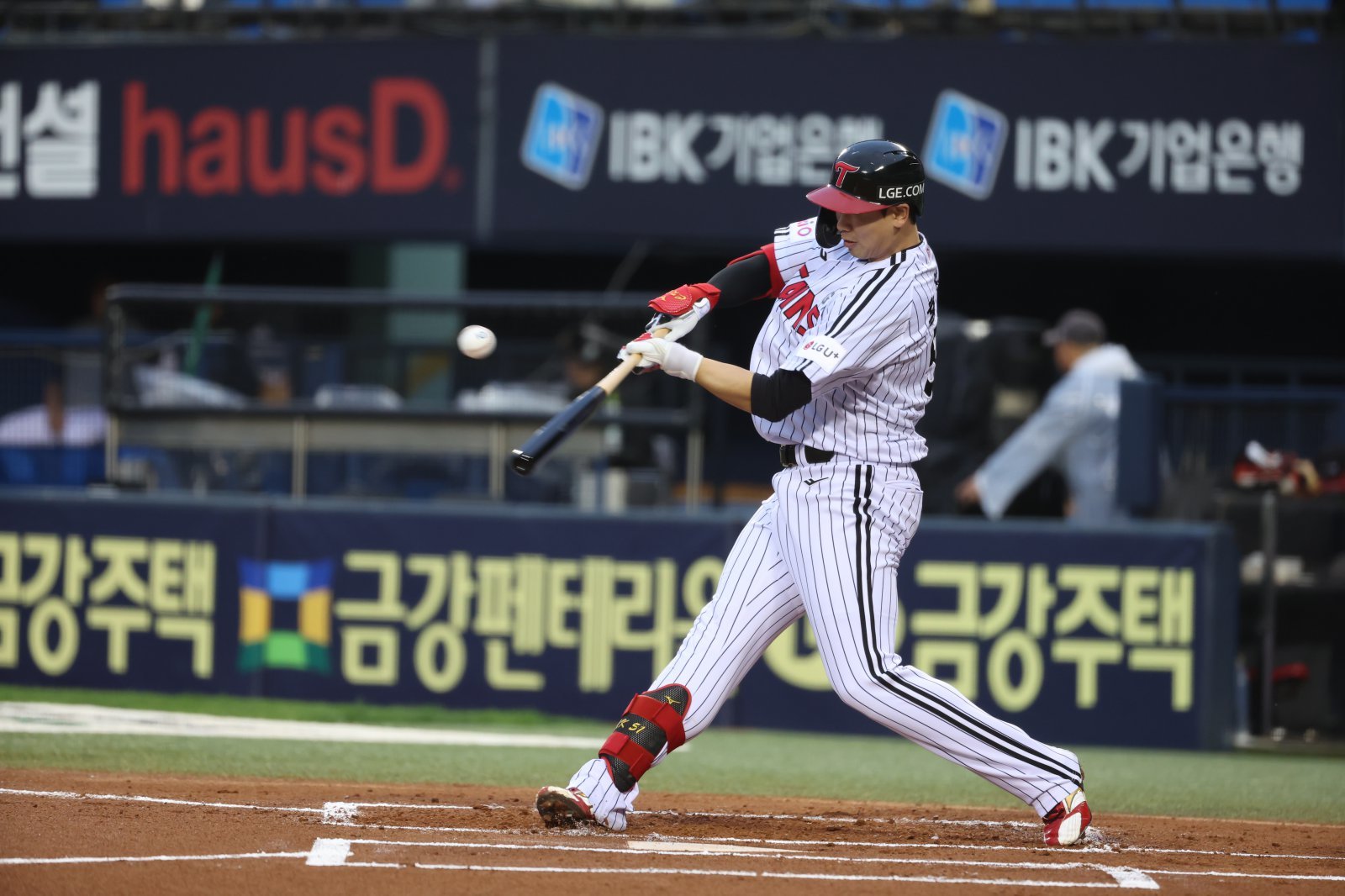 LG 홍창기는 12일 우천 취소된 NC 다이노스와 홈경기를 앞두고 1군 선수단에 합류해 팀 훈련을 진행했다. 부상 이후 4달 만에 복귀다. 사진제공|LG 트윈스