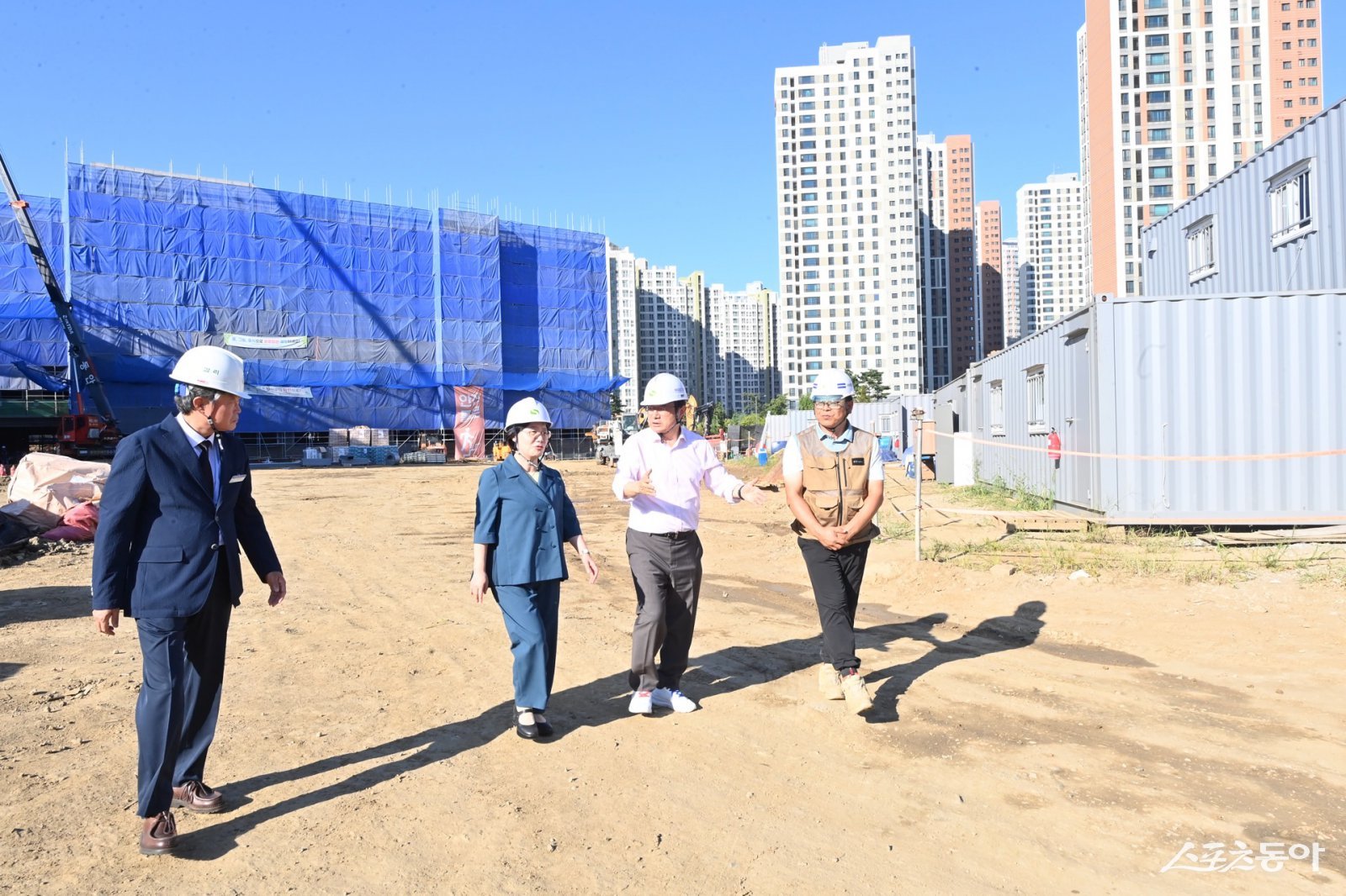 하남시(시장 이현재)는 지난 11일 오성애 광주하남교육지원청 교육장과 함께 학부모 대표, 주민대표 등이 참석한 가운데 (가칭)미사5중(교명선정 한홀중) 신설 진행 상황과 안전 관리 대책을 점검했다. 사진제공|하남시