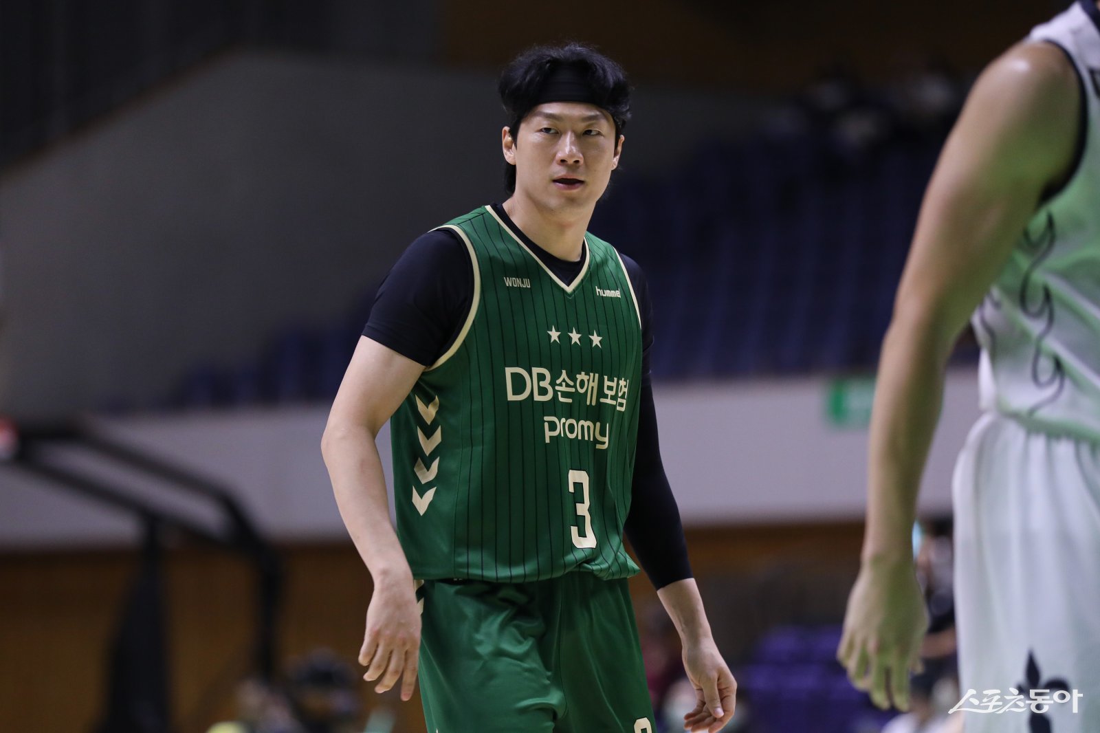 원주 DB 이정현이 13일 일본 홋카이도종합체육센터에서 열린 2025 레반가 컵 첫 경기 4쿼터 막판 여러 차례 좋은 공격을 선보이며 새 팀에 빠르게 녹아들고 있음을 증명했다. 사진제공 ｜점프볼