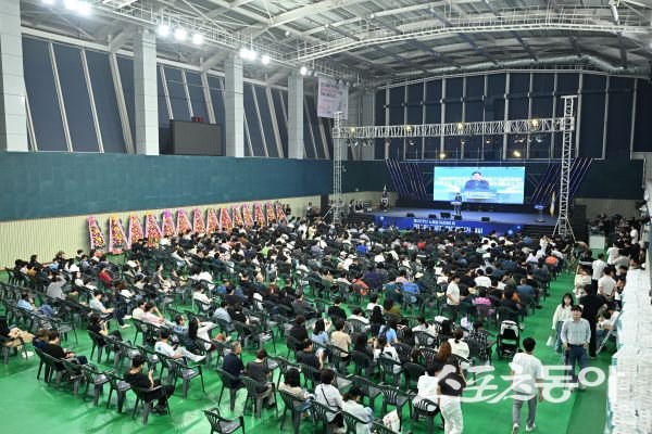 김천시가 13일 ‘2025 근로자 한마음 갖기 대회’를 진행하고 있는 모습. 사진제공ㅣ김천시