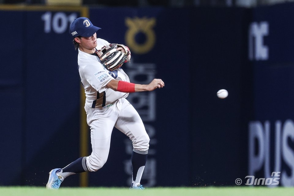 NC 최정원은 현재 왼손 두상골 미세 골절로 타격을 할 수 없다. 그는 대주자와 대수비로 남은 시즌 어떻게든 팀에 보탬이 되리라 다짐했다. 사진제공|NC 다이노스