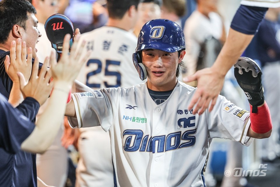 NC 최정원은 현재 왼손 두상골 미세 골절로 타격을 할 수 없다. 그는 대주자와 대수비로 남은 시즌 어떻게든 팀에 보탬이 되리라 다짐했다. 사진제공|NC 다이노스